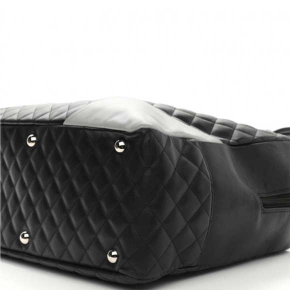 CHANEL Calfskin Quilted Large Cambon Bag in Black with CC in Gray - Picture 9 of 10